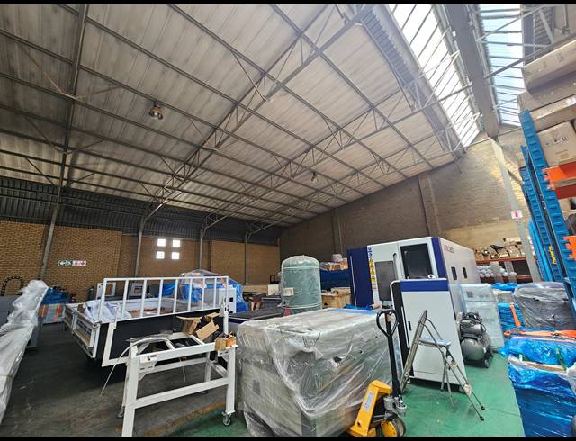 1,415M² WAREHOUSE TO LET IN MEADOWDALE
